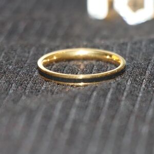 Elegant Gold Band Ring